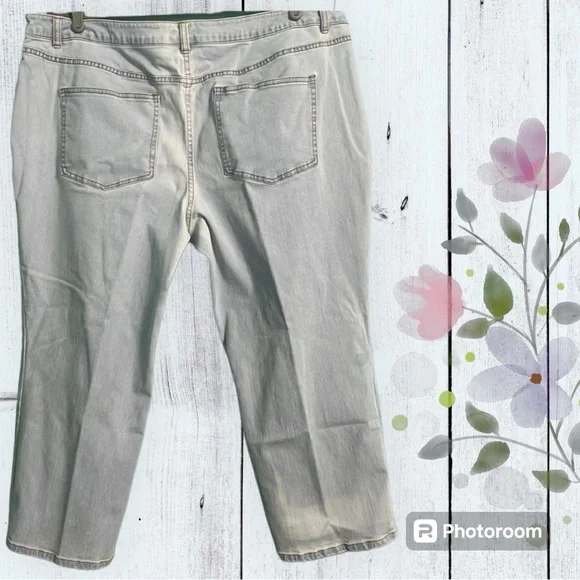 C Wonder jeans crop/capri size 22W light wash 5 pocket style button/zip closure - Picture 4 of 13